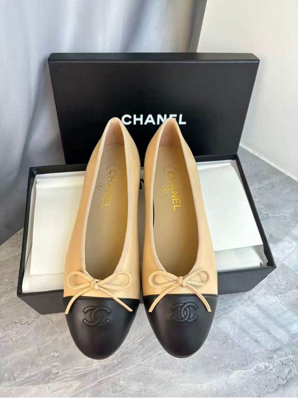 CHANEL Beige and Black Two-Tone Leather Ballet Flats💕